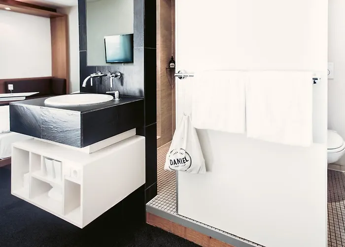 Daniel - Smart Lifestyle Near Centre 3*