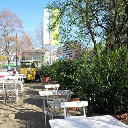 Daniel - Smart Lifestyle Near Centre Hotel