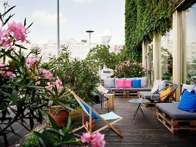 Daniel - Smart Lifestyle Near Centre Hotel 3*