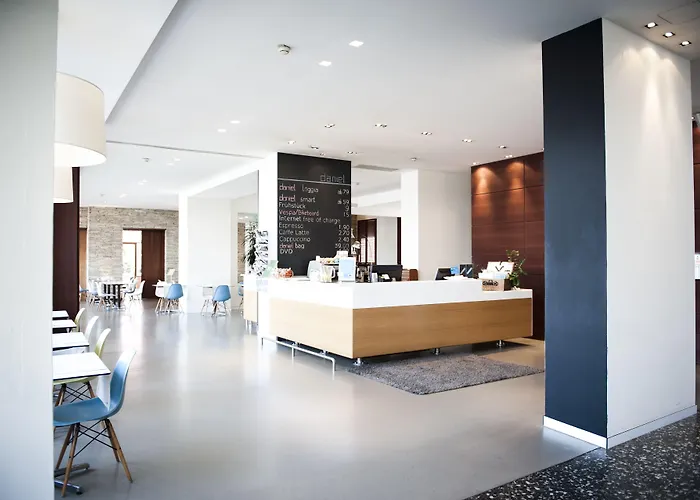 Daniel - Smart Lifestyle Near Centre Hotel 3*